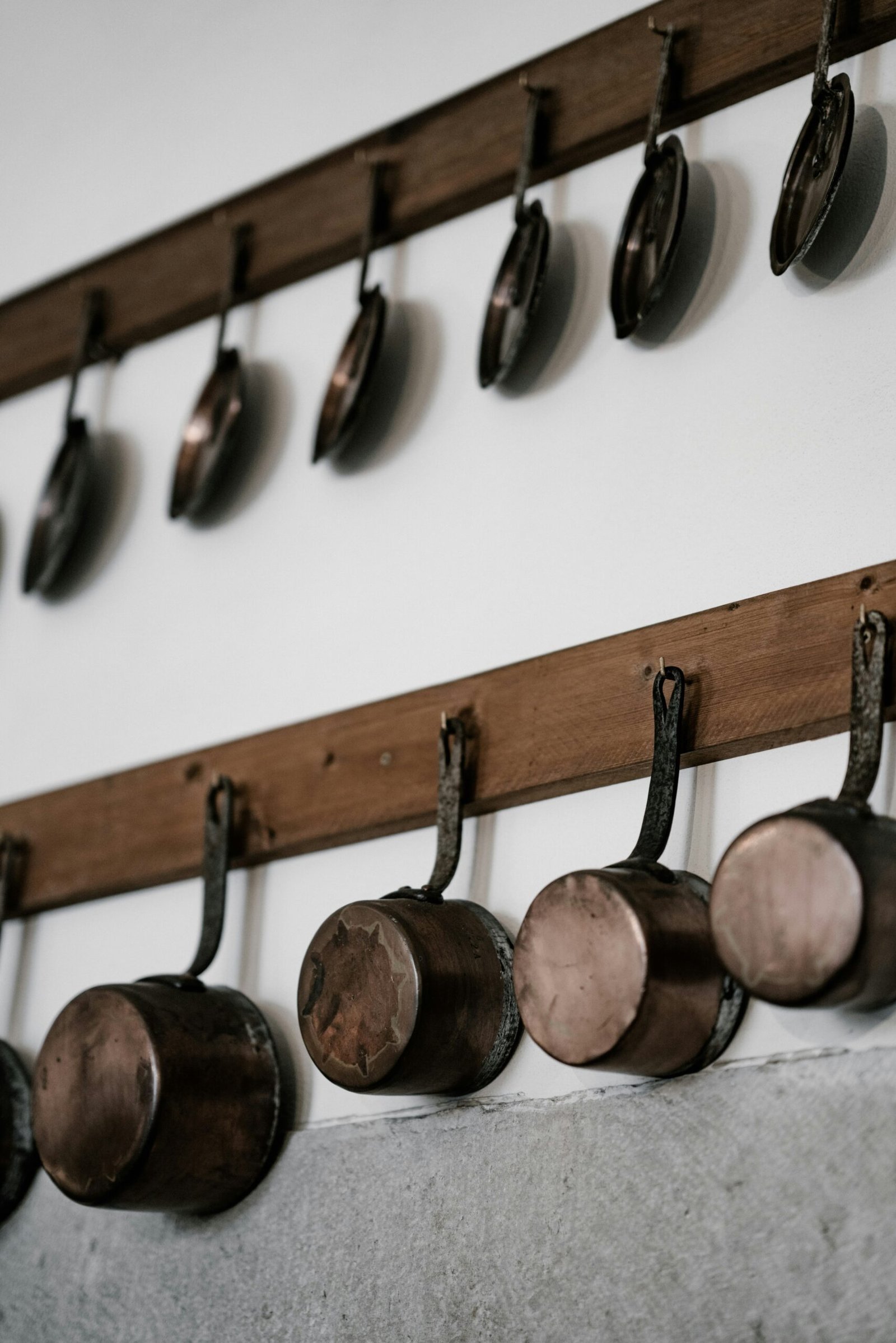 frying pan and saucepan in rack